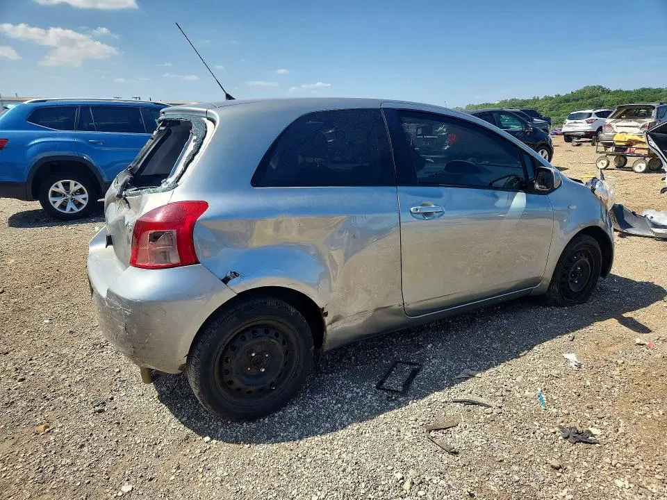 2008 TOYOTA YARIS VIN JTDJT923985185090 фото 3
