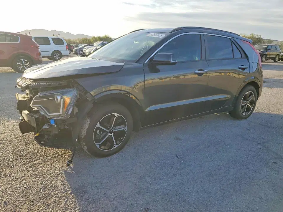 KNDCT3LEXS5239994 — 2025 Kia Niro, Передняя часть, фото до ремонта