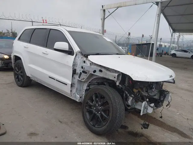 1C4RJEAGXJC197398 — 2018 Jeep Grand Cherokee Altitude 4X2, Передняя часть справа (Right Front), фото до ремонта