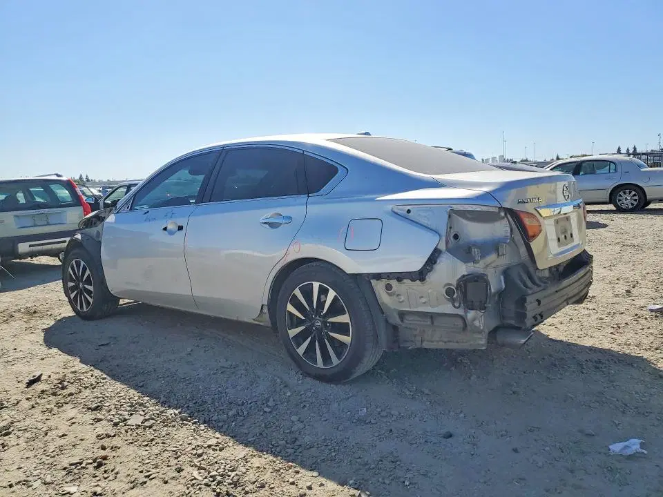 2018 Nissan Altima VIN 1N4AL3AP7JC213090 фото 2