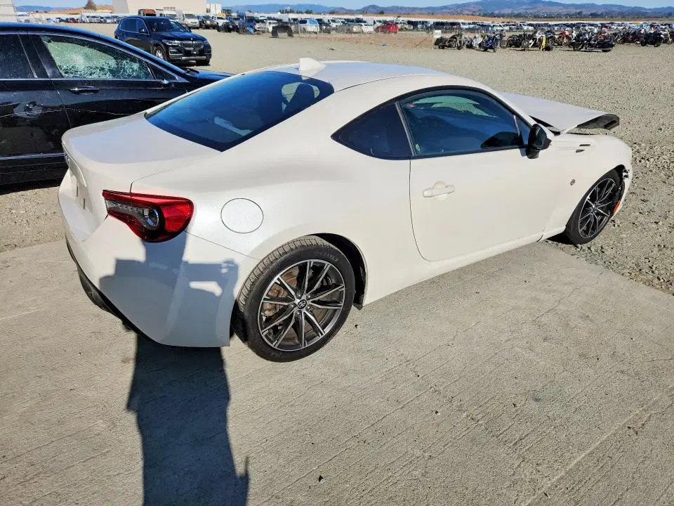 2017 Toyota 86 VIN JF1ZNAA14H8711354 фото 3