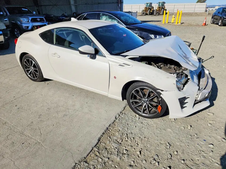 2017 Toyota 86 VIN JF1ZNAA14H8711354 фото 4