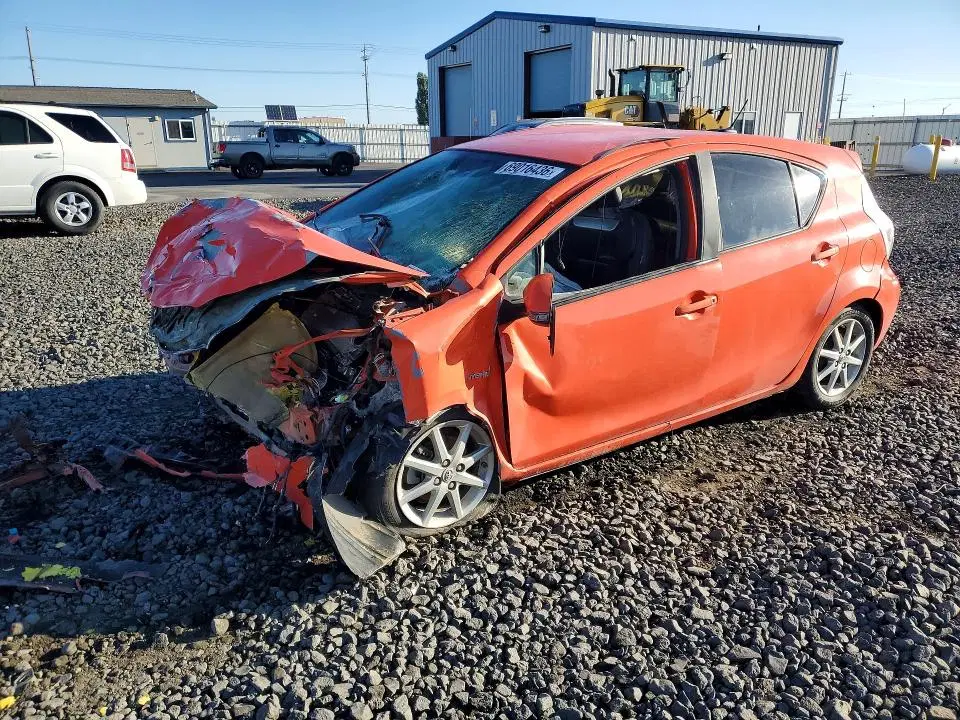 JTDKDTB33C1010431 — 2012 Toyota Prius C, Передняя часть (Front End), фото до ремонта