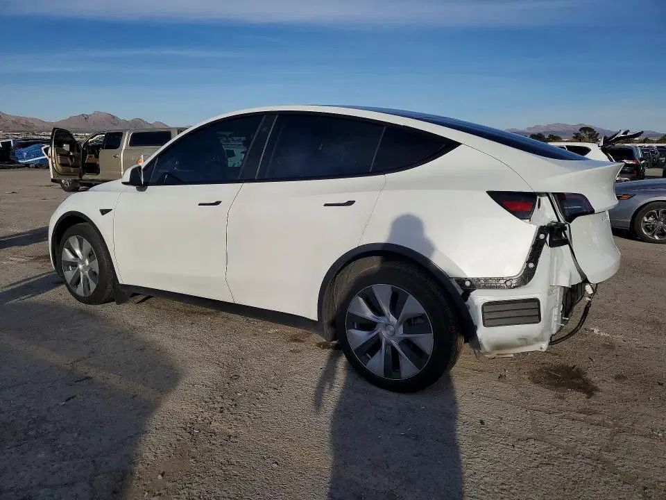 2022 Tesla Model Y VIN 7SAYGAEE0NF339751 фото 2