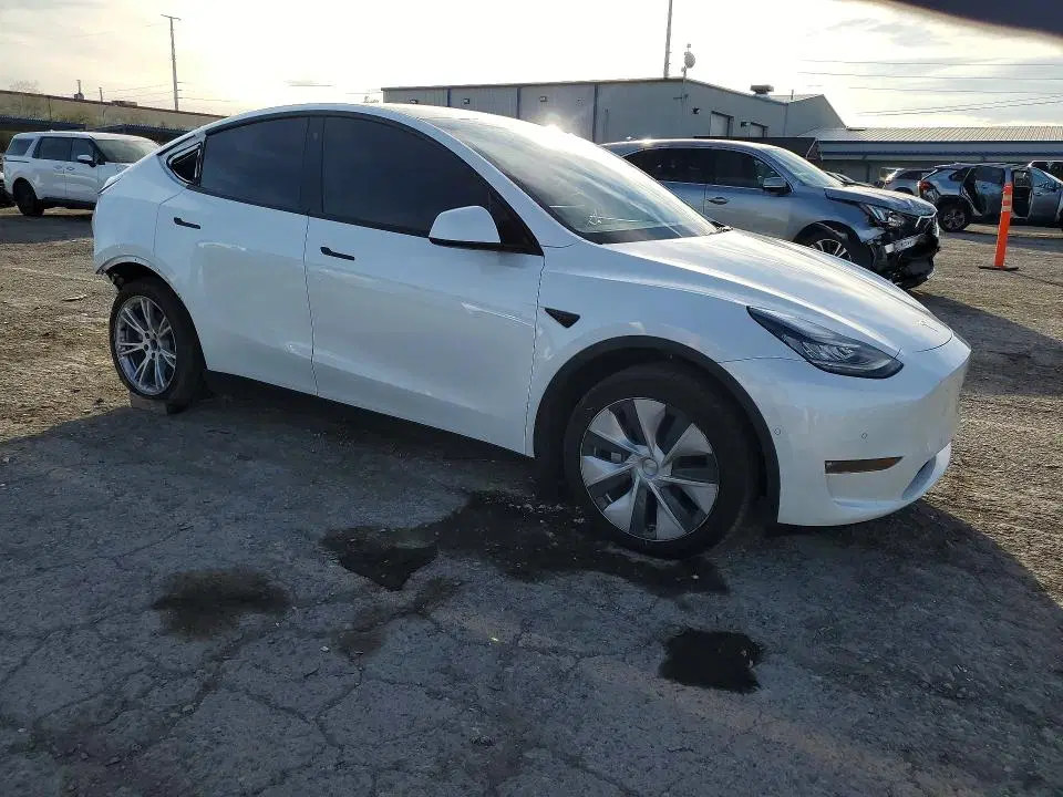 2022 Tesla Model Y VIN 7SAYGAEE0NF339751 фото 4