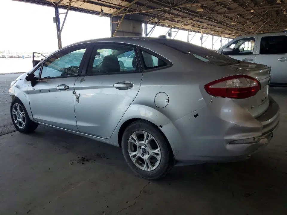 2015 Ford Fiesta VIN 3FADP4BJ0FM196107 фото 2