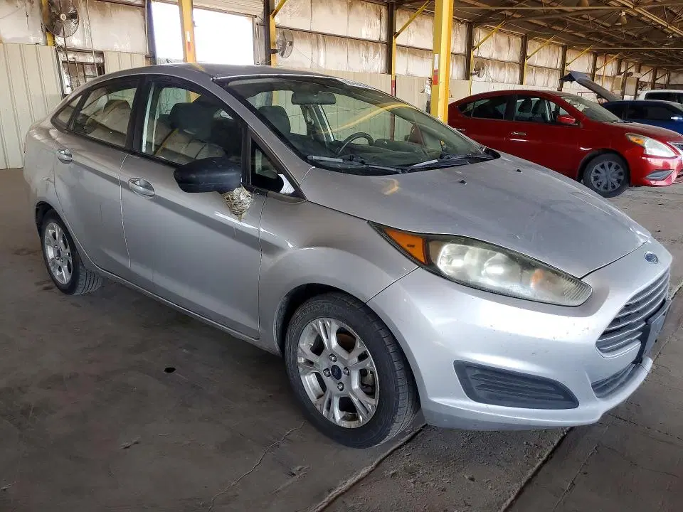 2015 Ford Fiesta VIN 3FADP4BJ0FM196107 фото 4