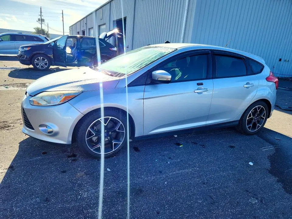 1FADP3K23EL221861 — 2014 Ford Focus, Передняя часть, фото до ремонта