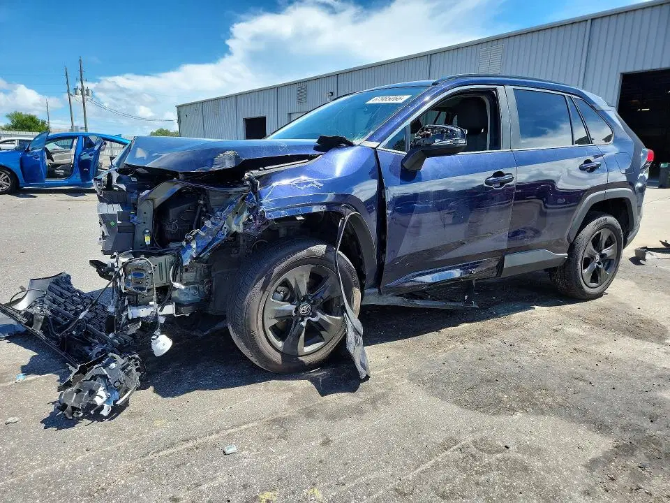 2T3W1RFV8MW172809 — 2021 Toyota RAV4, Передняя часть (Front End), фото до ремонта