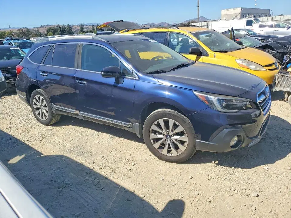 2018 Subaru Outback VIN 4S4BSATC8J3202577 фото 4