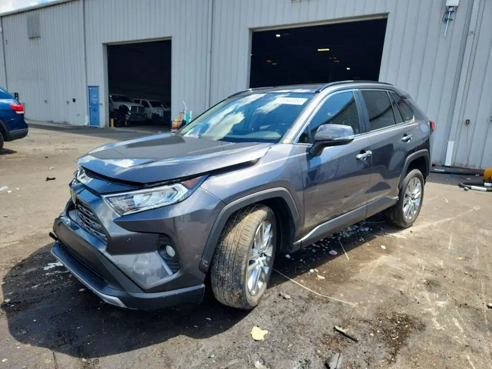 JTMY1RFV3MD083574 — 2021 Toyota RAV4, Передняя часть, фото до ремонта