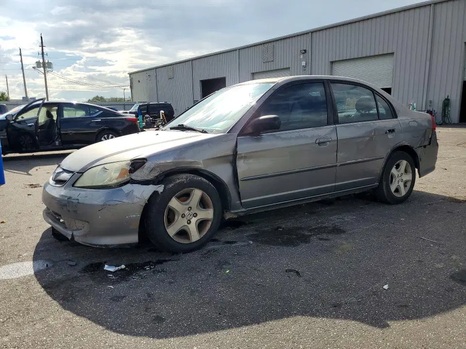 2HGES26785H539826 — 2005 Honda Civic, Передняя часть, фото до ремонта