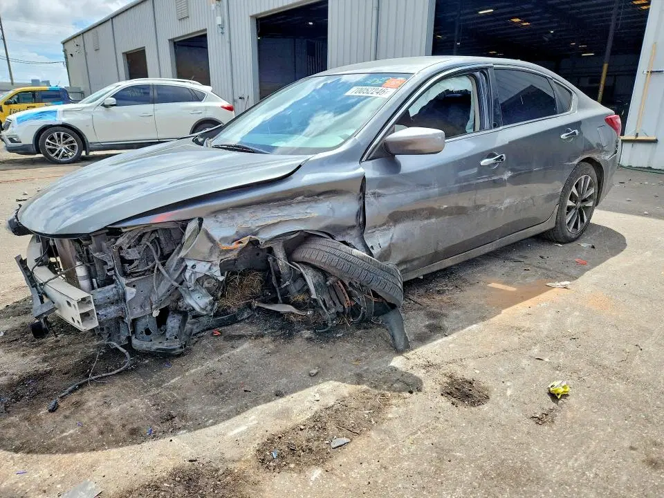 1N4AL3APXJC236377 — 2018 Nissan Altima, Передняя часть, фото до ремонта