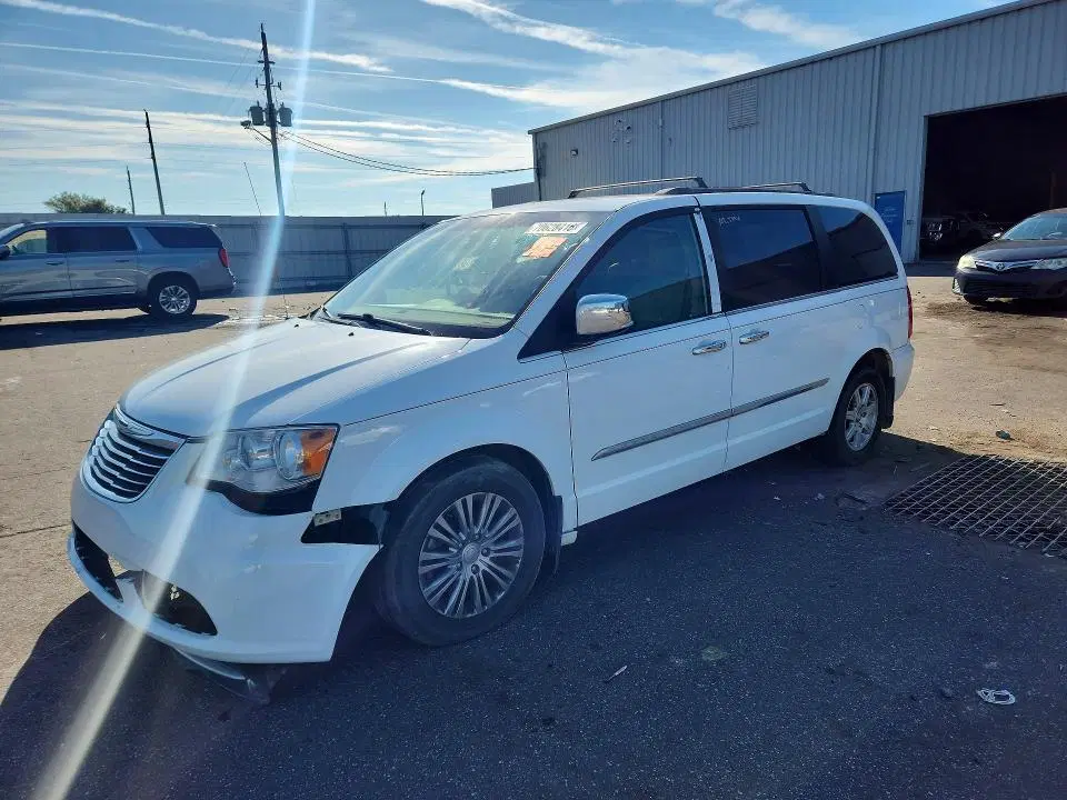 2C4RC1CG1GR188802 — 2016 Chrysler Town & Country, Передняя часть, фото до ремонта