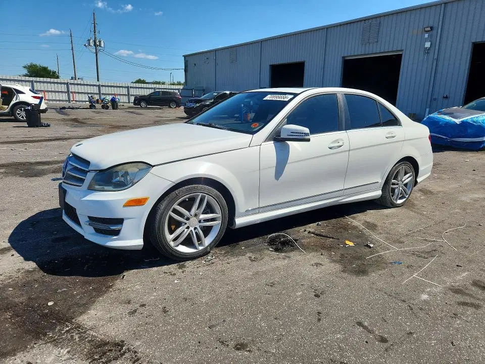 WDDGF4HB0DA843986 — 2013 Mercedes-Benz C, Механические повреждения, фото до ремонта
