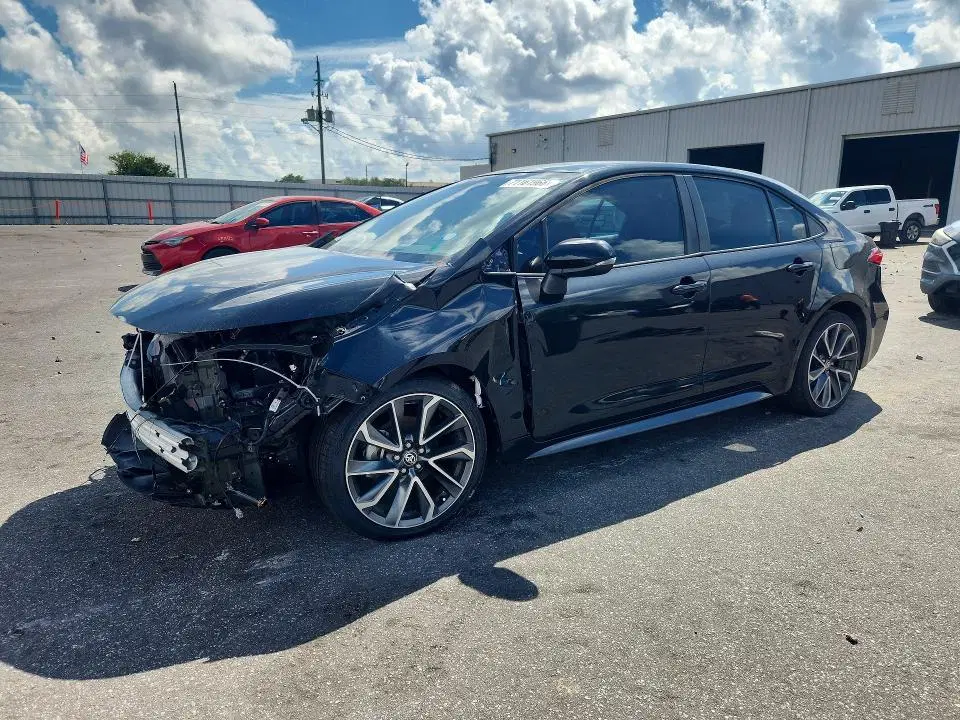 5YFS4MCE3NP110100 — 2022 Toyota Corolla, Передняя часть, фото до ремонта