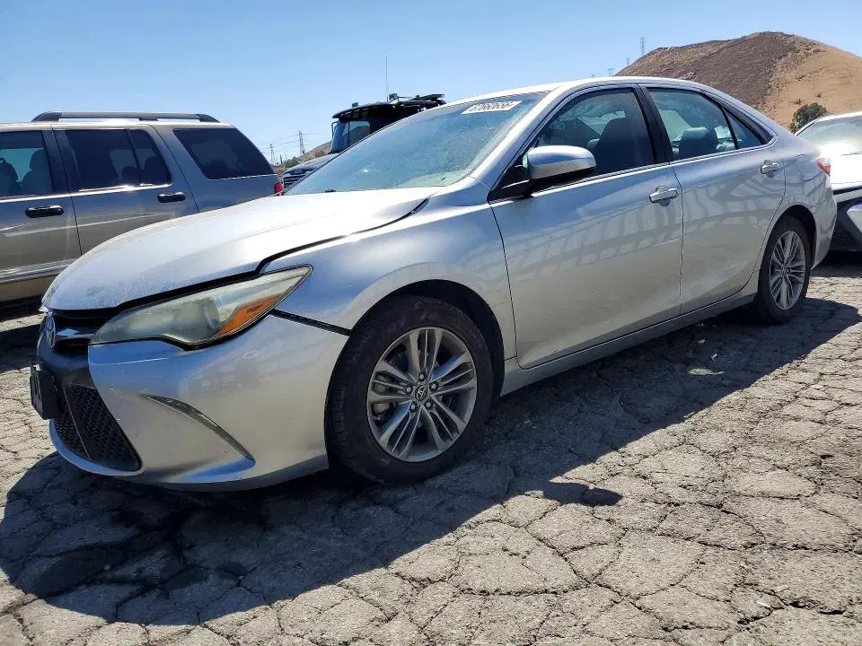 4T1BF1FK9HU340057 — 2017 Toyota Camry, Передняя часть, фото до ремонта