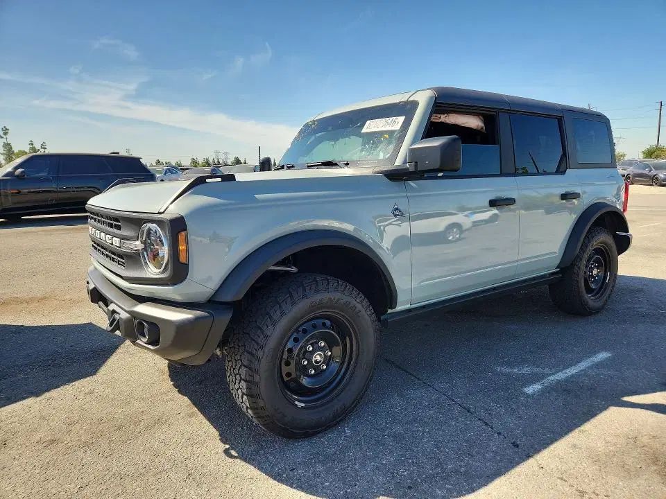 1FMEE5BP9PLA91983 — 2023 Ford Bronco, Боковая часть, фото до ремонта