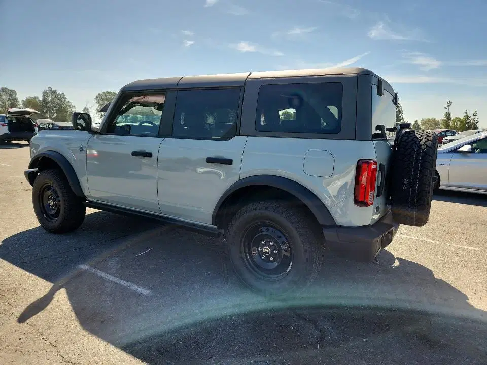 2023 Ford Bronco VIN 1FMEE5BP9PLA91983 фото 2