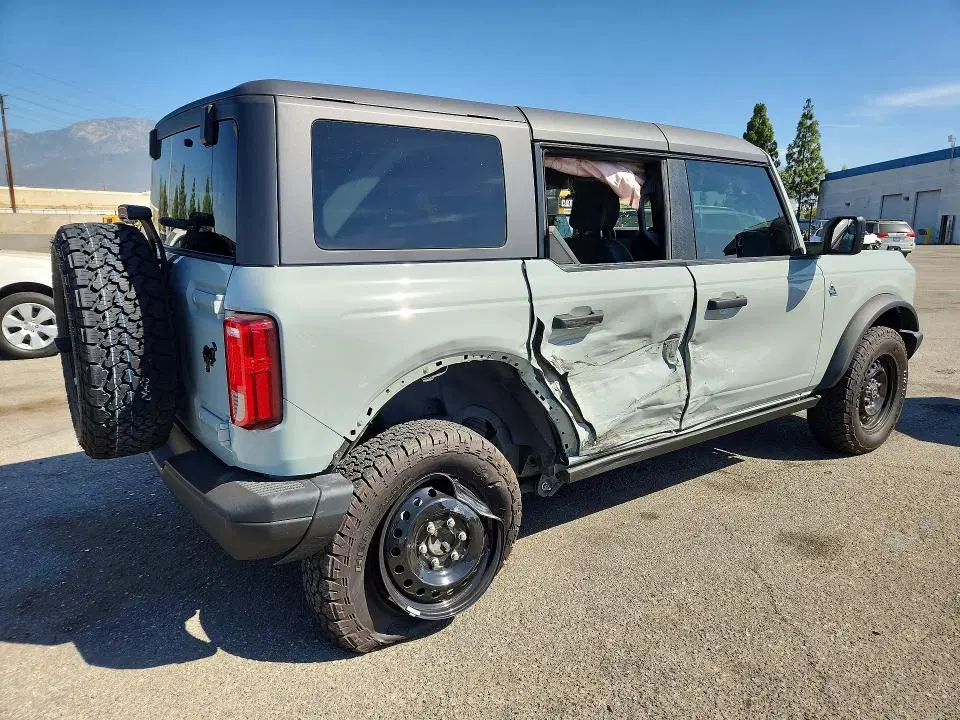 2023 Ford Bronco VIN 1FMEE5BP9PLA91983 фото 3