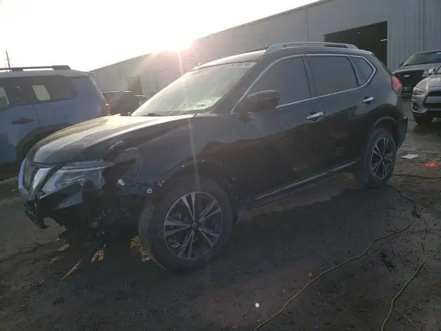 5N1AT2MV8HC880142 — 2017 Nissan Rogue, Передняя часть, фото до ремонта