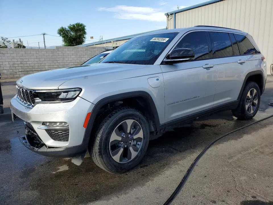 1C4RJYB60R8521402 — 2024 Jeep Grand Cherokee, Передняя часть, фото до ремонта