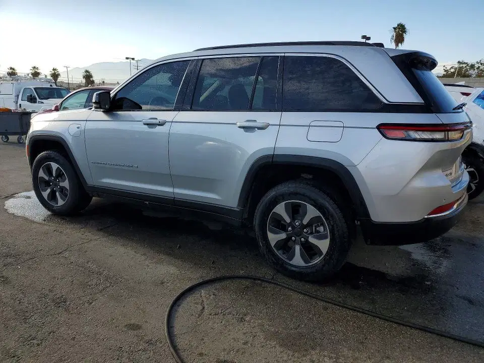 2024 Jeep Grand Cherokee VIN 1C4RJYB60R8521402 фото 2