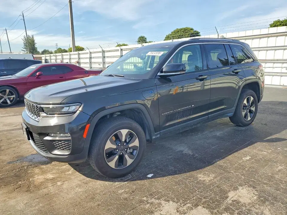 1C4RJYB67R8958992 — 2024 Jeep Grand Cherokee, Мелкие вмятины и царапины, фото до ремонта