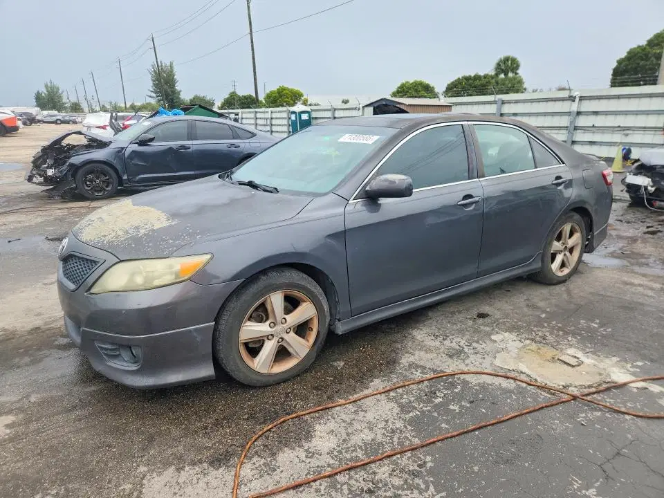 4T1BF3EK7BU654262 — 2011 Toyota Camry, Мелкие вмятины и царапины, фото до ремонта