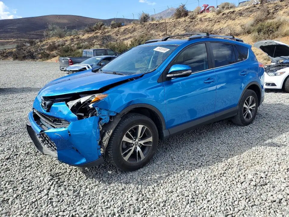 JTMRFREV1JJ747410 — 2018 Toyota RAV4, Передняя часть, фото до ремонта