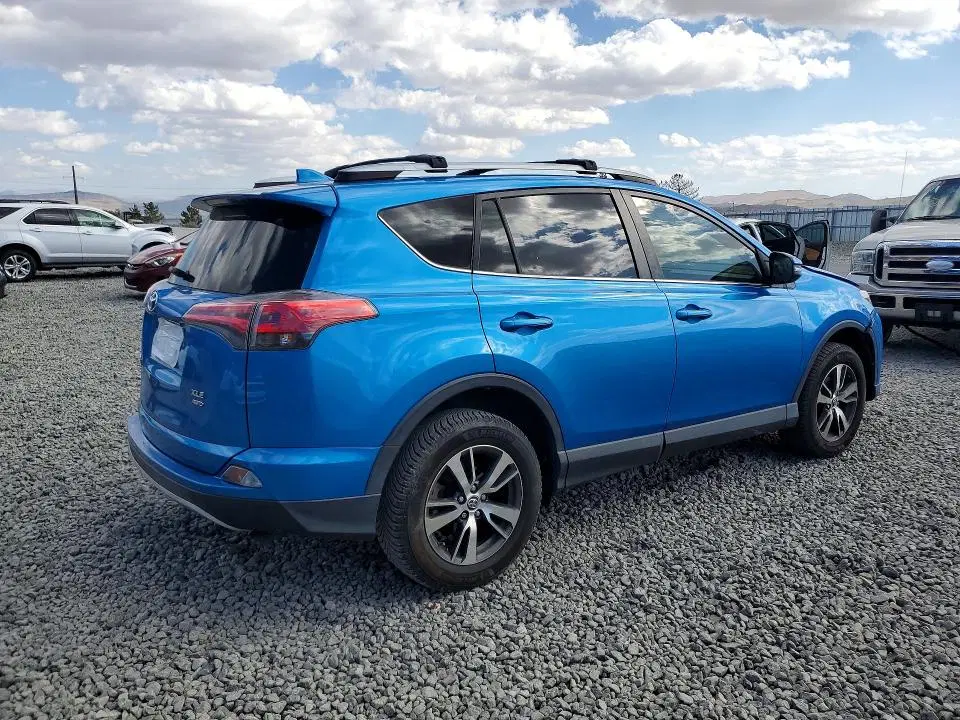 2018 Toyota RAV4 VIN JTMRFREV1JJ747410 фото 3