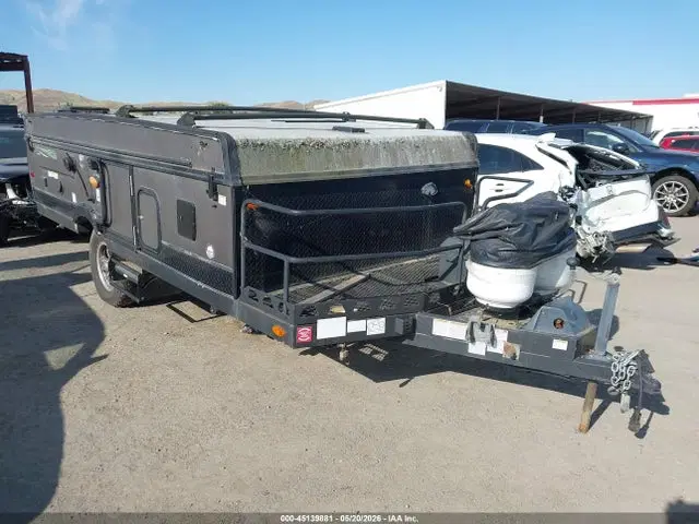 4X4CFM616JD303825 — 2018 Rockwood Forest R Esp Series M-2280, Кузов (Exterior Burn), фото до ремонта
