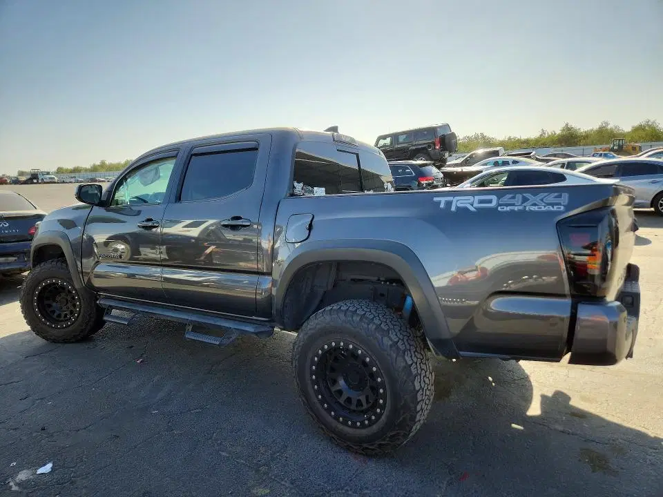 2018 Toyota Tacoma VIN 3TMCZ5AN7JM152432 фото 2