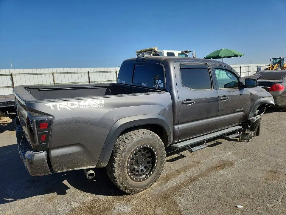 2018 Toyota Tacoma VIN 3TMCZ5AN7JM152432 фото 3