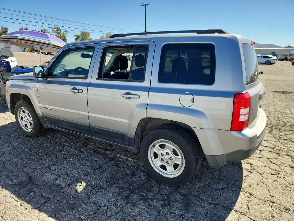 2015 Jeep Patriot VIN 1C4NJPBA0FD280571 фото 2