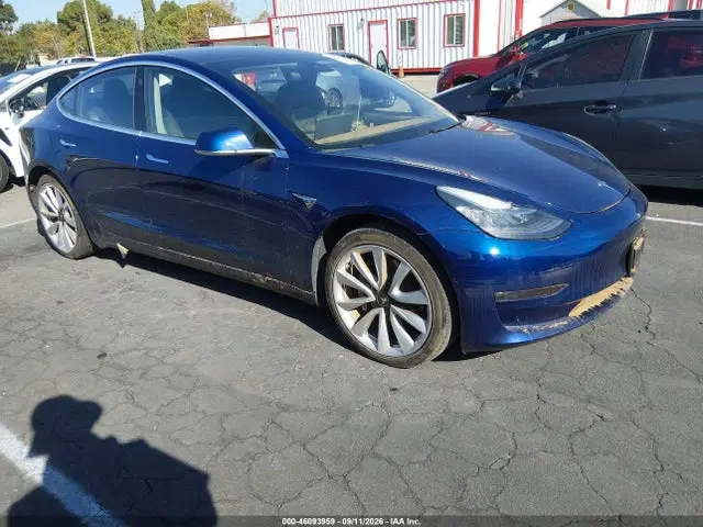 5YJ3E1EA3JF018209 — 2018 Tesla Model 3 Long Range/Mid Range, Солёная вода (Salt Water), фото до ремонта