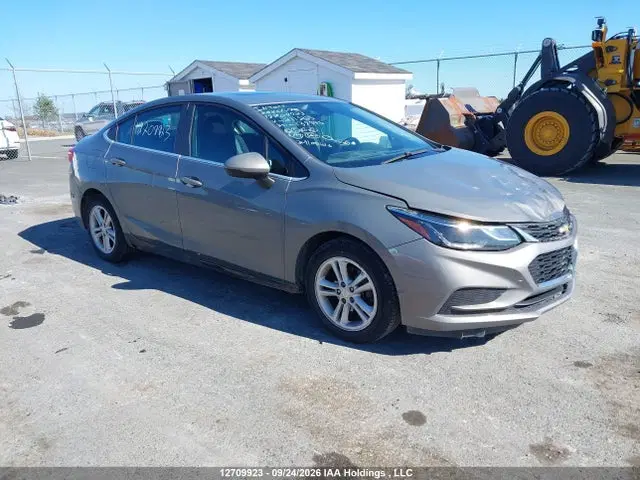 1G1BE5SM5J7211865 — 2018 Chevrolet Cruze LT Auto, Передняя часть (Front), фото до ремонта