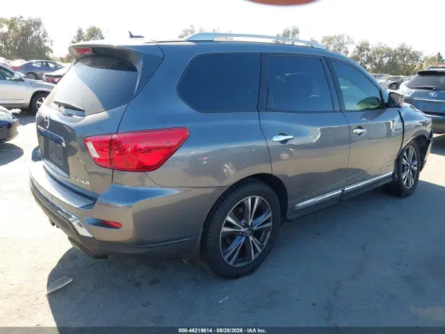 2017 Nissan Pathfinder Platinum VIN 5N1DR2MN8HC619119 фото 4