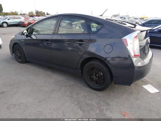 2015 Toyota Prius Two VIN JTDKN3DU2F0421106 фото 3