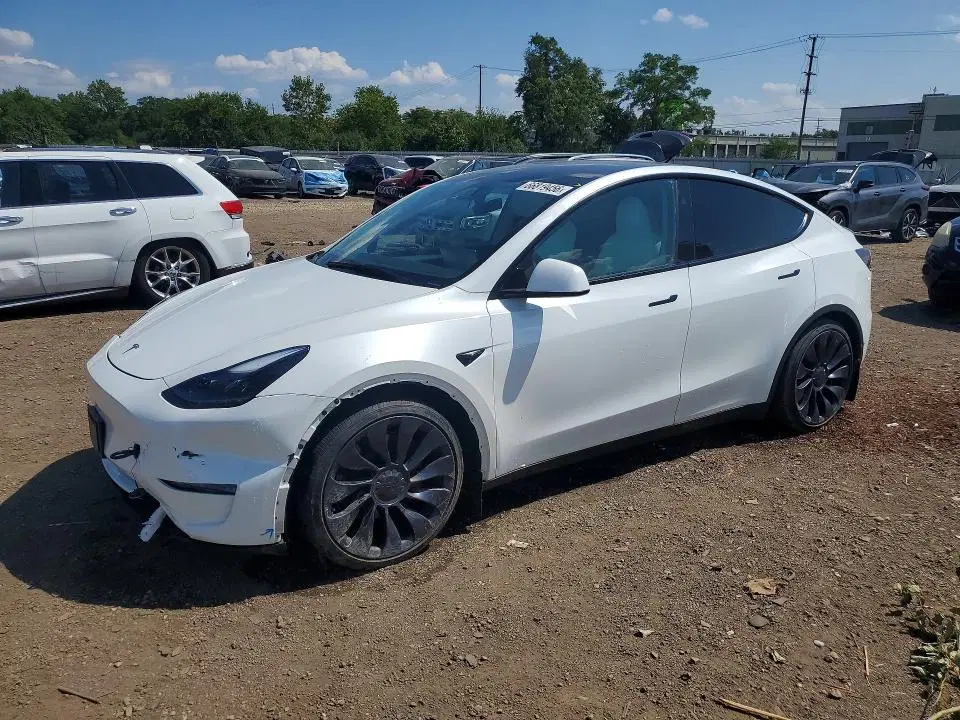 7SAYGDEF3RA299243 — 2024 Tesla Model Y, Передняя часть, фото до ремонта