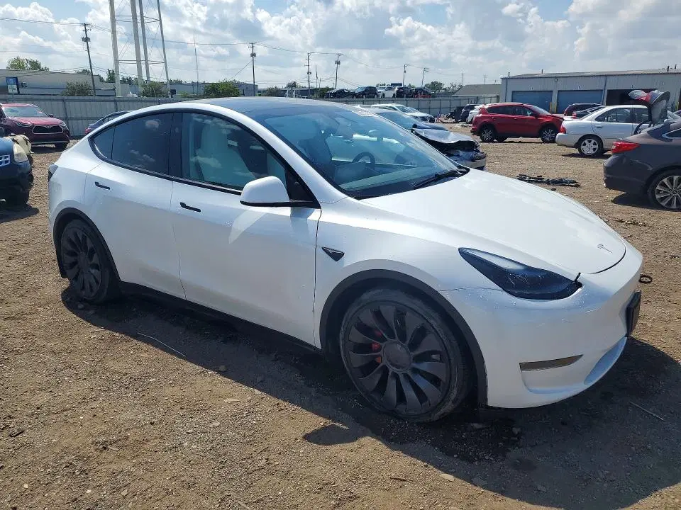 2024 TESLA MODEL Y VIN 7SAYGDEF3RA299243 фото 4
