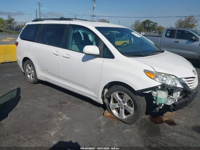 5TDKZ3DC1HS874998 — 2017 Toyota Sienna LE 8 Passenger, Передняя часть (Front End), фото до ремонта