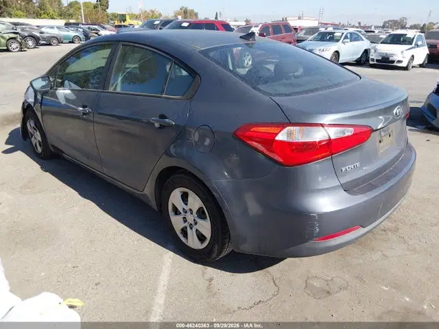 2016 KIA FORTE LX VIN KNAFK4A65G5559536 фото 3