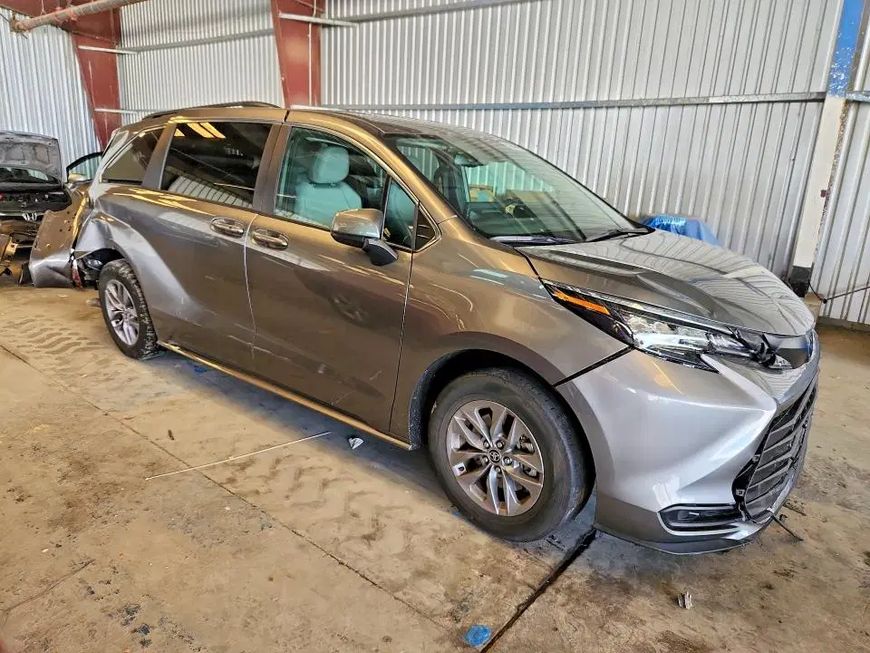 2026 Toyota Sienna VIN 5TDKRKECXTS296627 фото 4