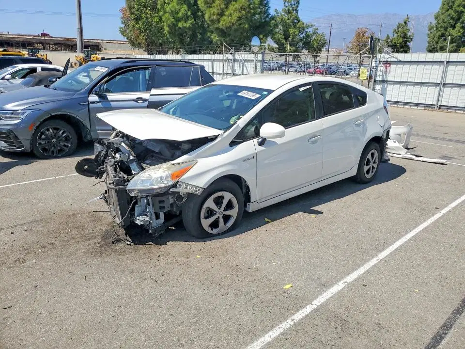 JTDKN3DU3F0423513 — 2015 Toyota Prius, Повреждения со всех сторон (All Over), фото до ремонта