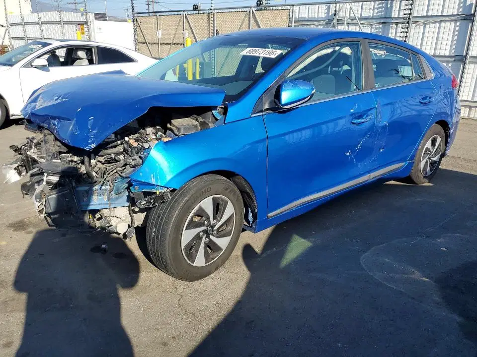 KMHC75LC4JU061742 — 2018 Hyundai Ioniq, передняя часть, фото до ремонта
