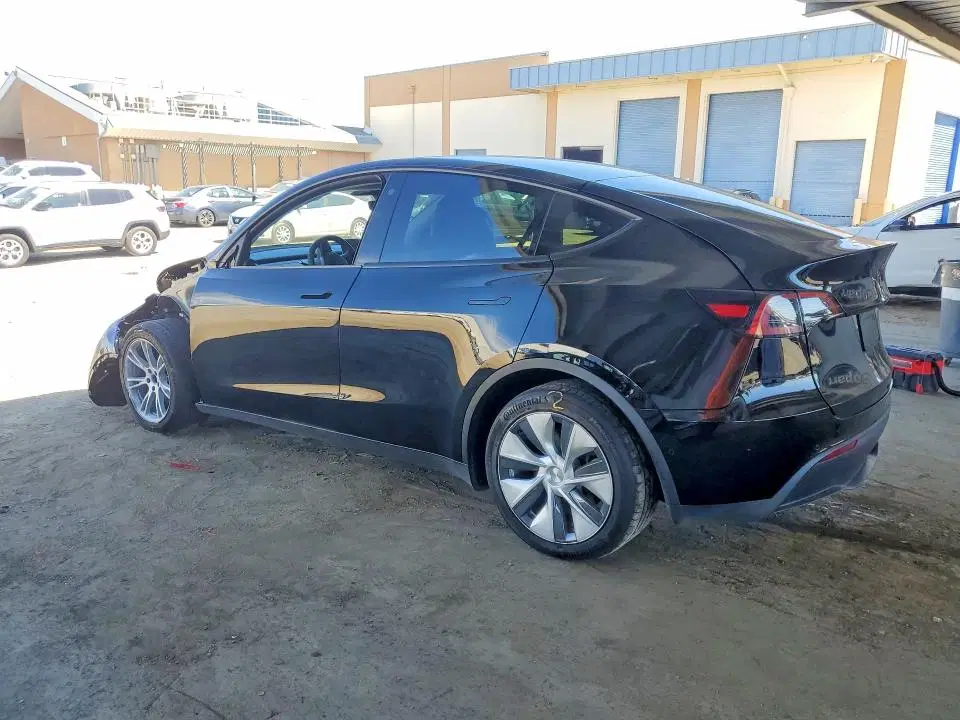 2022 Tesla Model Y VIN 7SAYGDEE7NF426113 фото 2