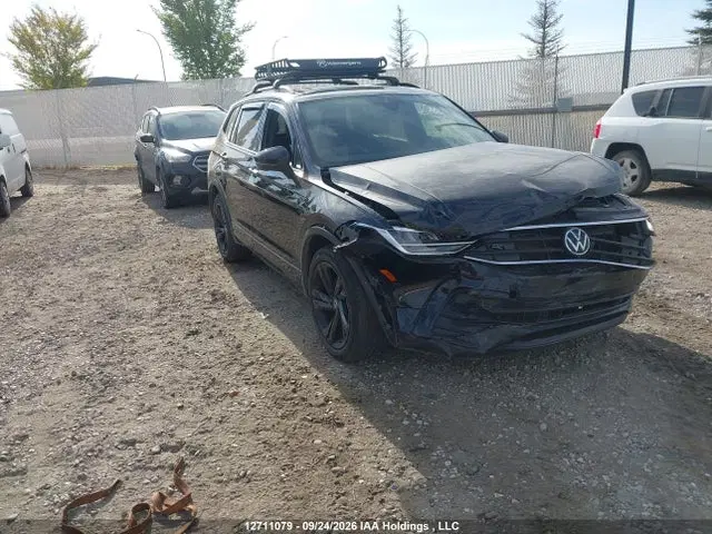 3VV8B7AXXPM005409 — 2023 Volkswagen Tiguan Comfortline R-line Black, Передняя часть (Front), фото до ремонта
