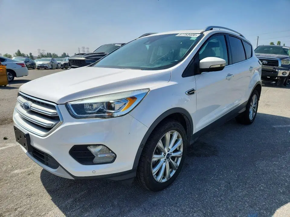 1FMCU9J9XJUA24668 — 2018 Ford Escape, Боковая часть (Side), фото до ремонта