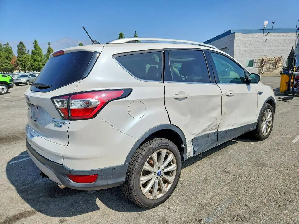 2018 Ford Escape VIN 1FMCU9J9XJUA24668 фото 3